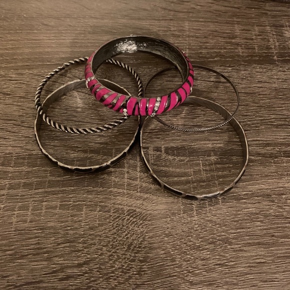 Bundle of 5 Buckle bracelets - Picture 2 of 11